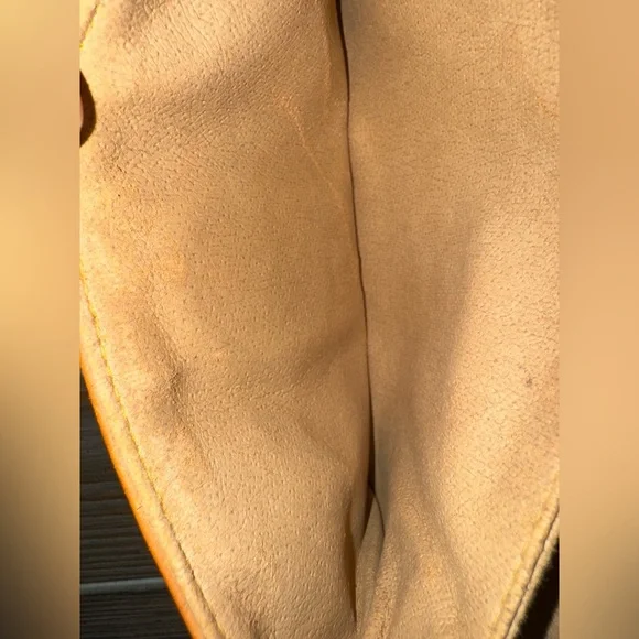 Etro Milano Crossbody Bag with wallet features inside and Gold hardware - Picture 12 of 17